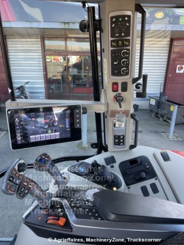 Traktor des Typs Massey Ferguson 5S 105, Gebrauchtmaschine in LOMBEZ (Bild 4)