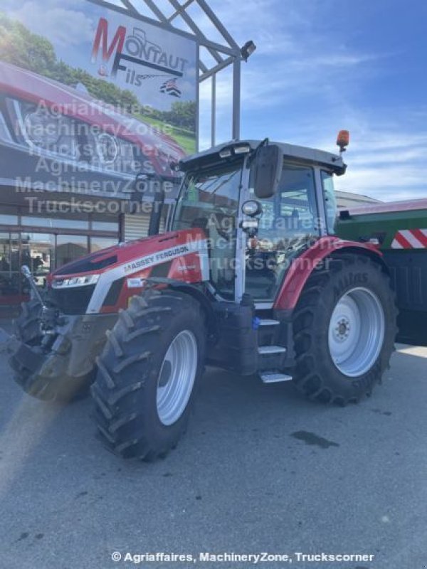 Traktor des Typs Massey Ferguson 5S 105, Gebrauchtmaschine in LOMBEZ (Bild 1)