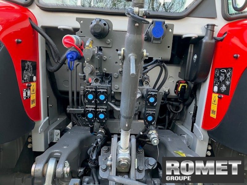 Traktor typu Massey Ferguson 5S-115 D4 DX, Gebrauchtmaschine v Gennes sur glaize (Obrázek 11)