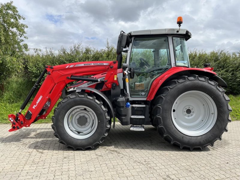Traktor del tipo Massey Ferguson 5S 125 D6 EFFICIENT, Gebrauchtmaschine In Jelling (Immagine 1)