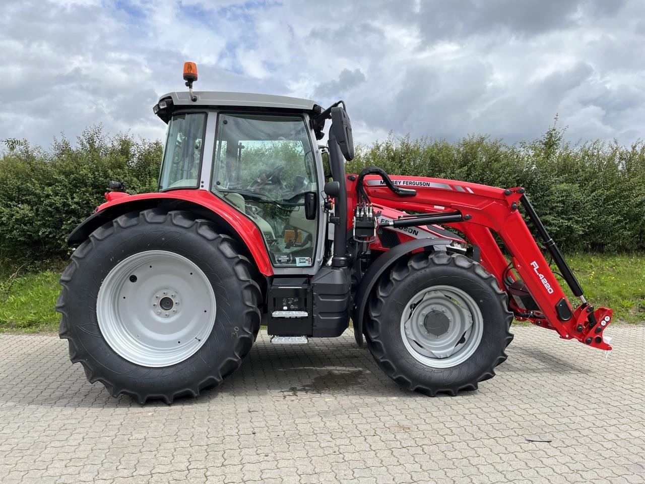 Traktor типа Massey Ferguson 5S 125 D6 EFFICIENT, Gebrauchtmaschine в Jelling (Фотография 2)