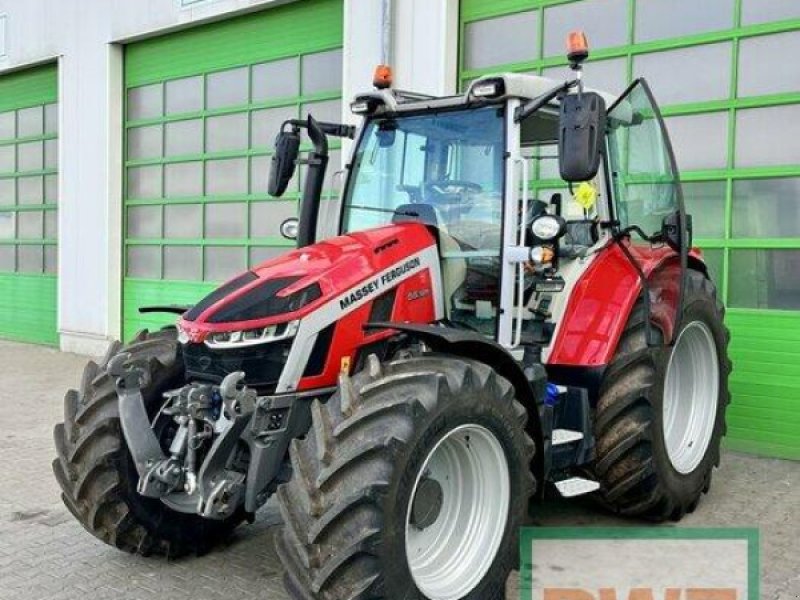 Traktor des Typs Massey Ferguson 5S 125 Dyna 6 Exclusive, Neumaschine in Zülpich (Bild 1)