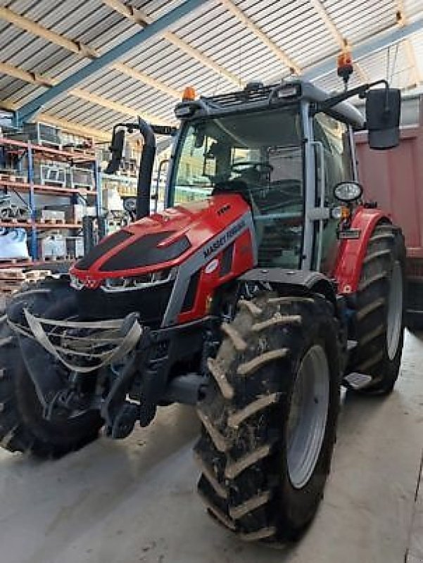 Traktor des Typs Massey Ferguson 5S 135 dyna 6, Gebrauchtmaschine in Marlenheim (Bild 1)