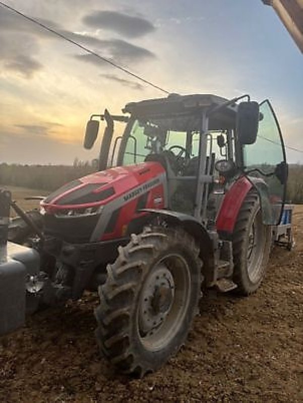 Traktor Türe ait Massey Ferguson 5S 135, Gebrauchtmaschine içinde MOISSAC (resim 2)