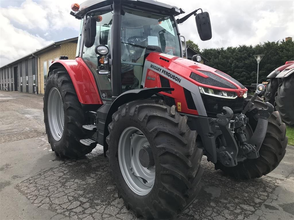 Traktor typu Massey Ferguson 5S-145 Dyna 6 Exclusive, Gebrauchtmaschine w Sakskøbing (Zdjęcie 3)