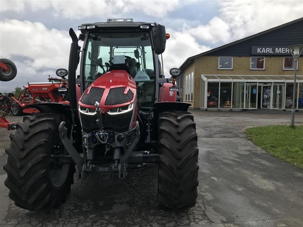 Traktor typu Massey Ferguson 5S-145 Dyna 6 Exclusive, Gebrauchtmaschine w Sakskøbing (Zdjęcie 2)