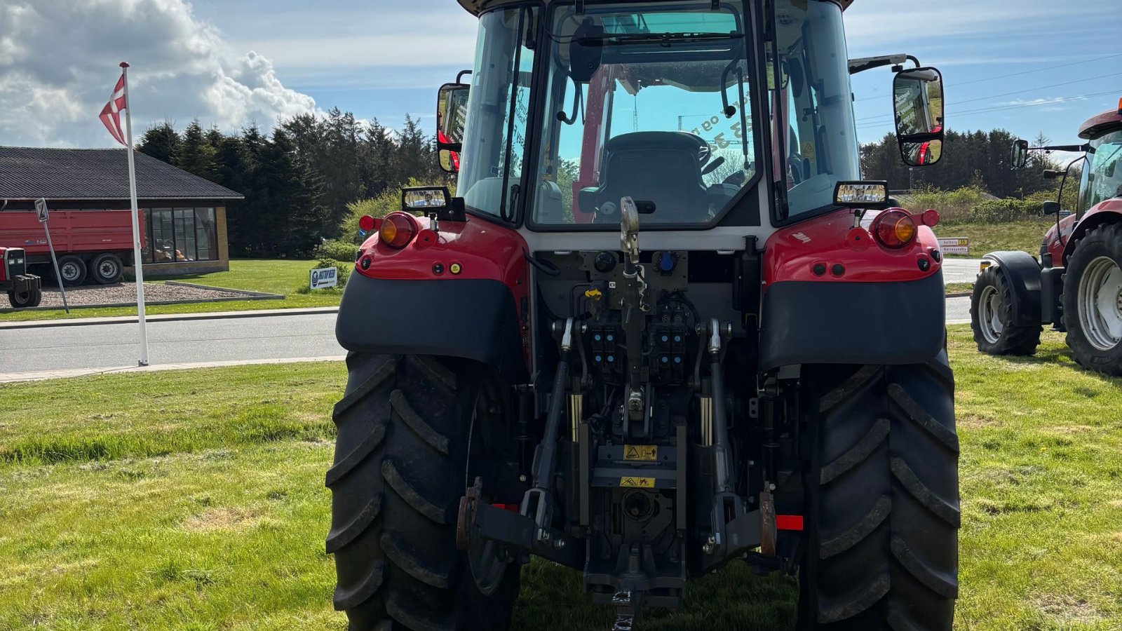 Traktor типа Massey Ferguson 5S.105 Dyna 4 Efficient KUN 790 Timer, Gebrauchtmaschine в Løkken (Фотография 4)