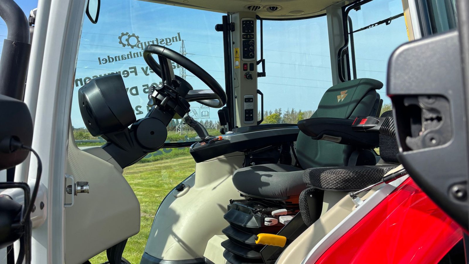 Traktor типа Massey Ferguson 5S.105 Dyna 4 Efficient KUN 790 Timer, Gebrauchtmaschine в Løkken (Фотография 5)