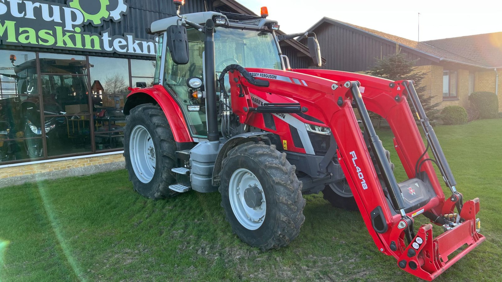 Traktor Türe ait Massey Ferguson 5S.105 Dyna 4 Efficient MF FL4018 frontlæsser, Gebrauchtmaschine içinde Løkken (resim 3)