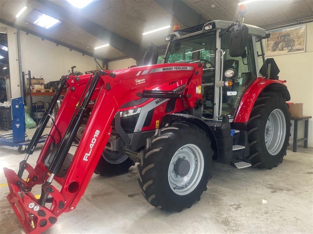 Traktor tipa Massey Ferguson 5S.105 Dyna 4 Efficient Monteret med MF FL 4018 frontlæsser, Gebrauchtmaschine u Nimtofte (Slika 3)