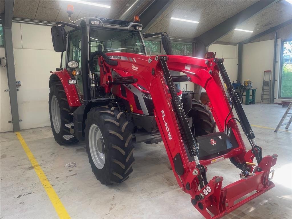 Traktor tipa Massey Ferguson 5S.105 Dyna 4 Efficient Monteret med MF FL 4018 frontlæsser, Gebrauchtmaschine u Nimtofte (Slika 5)