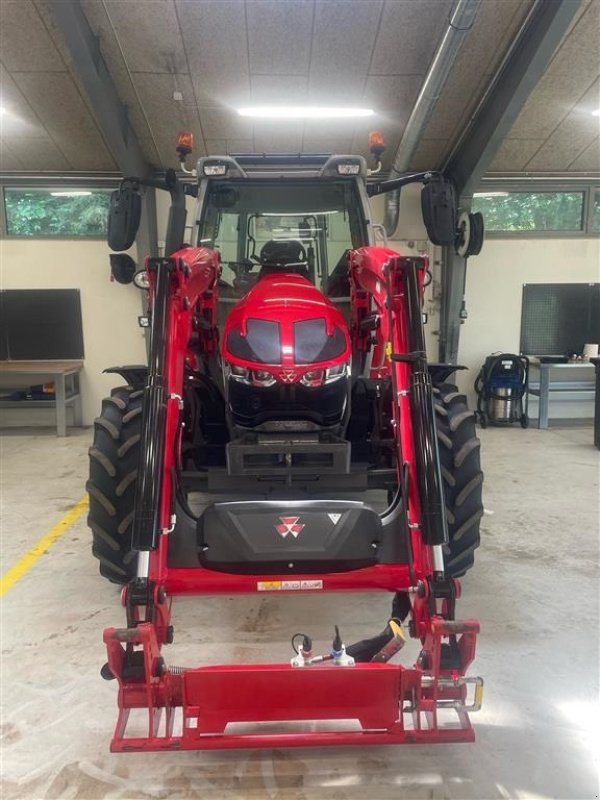 Traktor tipa Massey Ferguson 5S.105 Dyna 4 Efficient Monteret med MF FL 4018 frontlæsser, Gebrauchtmaschine u Nimtofte (Slika 4)