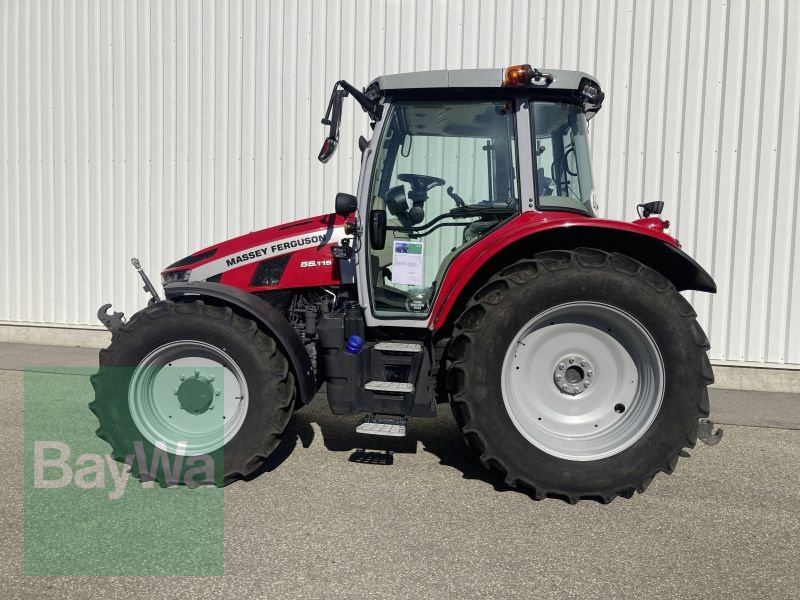 Traktor du type Massey Ferguson 5S.115 DYNA-4 EFFICIENT, Gebrauchtmaschine en Obertraubling (Photo 3)