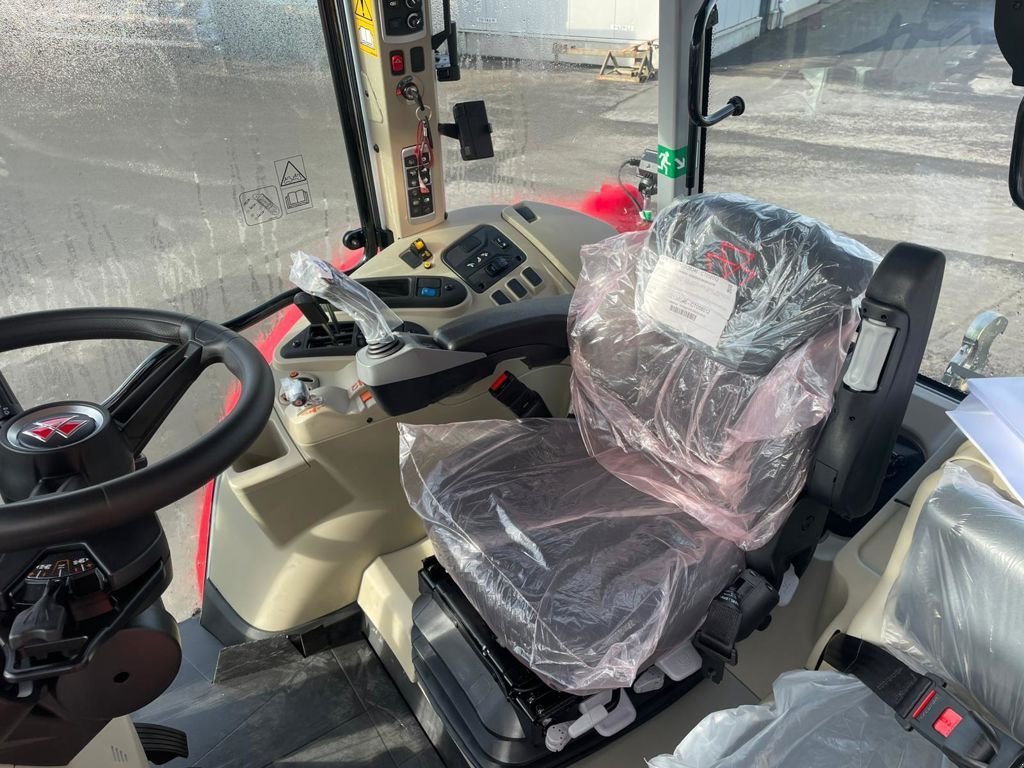 Traktor Türe ait Massey Ferguson 5S.115 DYNA-4 ESSENTIAL, Neumaschine içinde MARIENHEEM (resim 5)