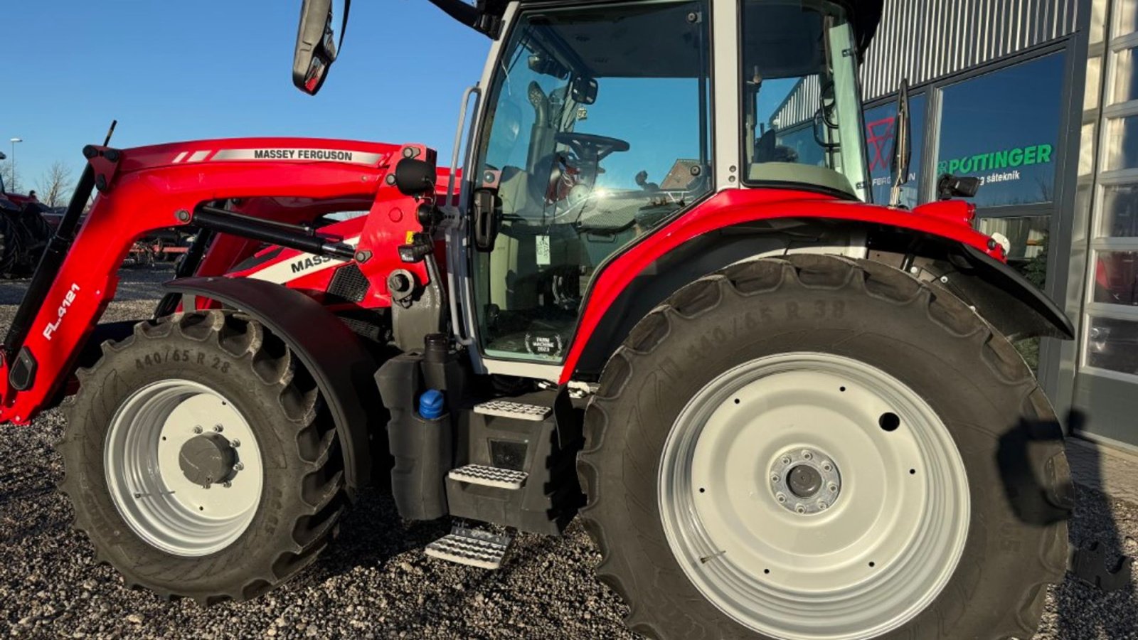 Traktor от тип Massey Ferguson 5S.125 Dyna-6 Efficient M/FL4121 læsser, Gebrauchtmaschine в Hadsten (Снимка 4)