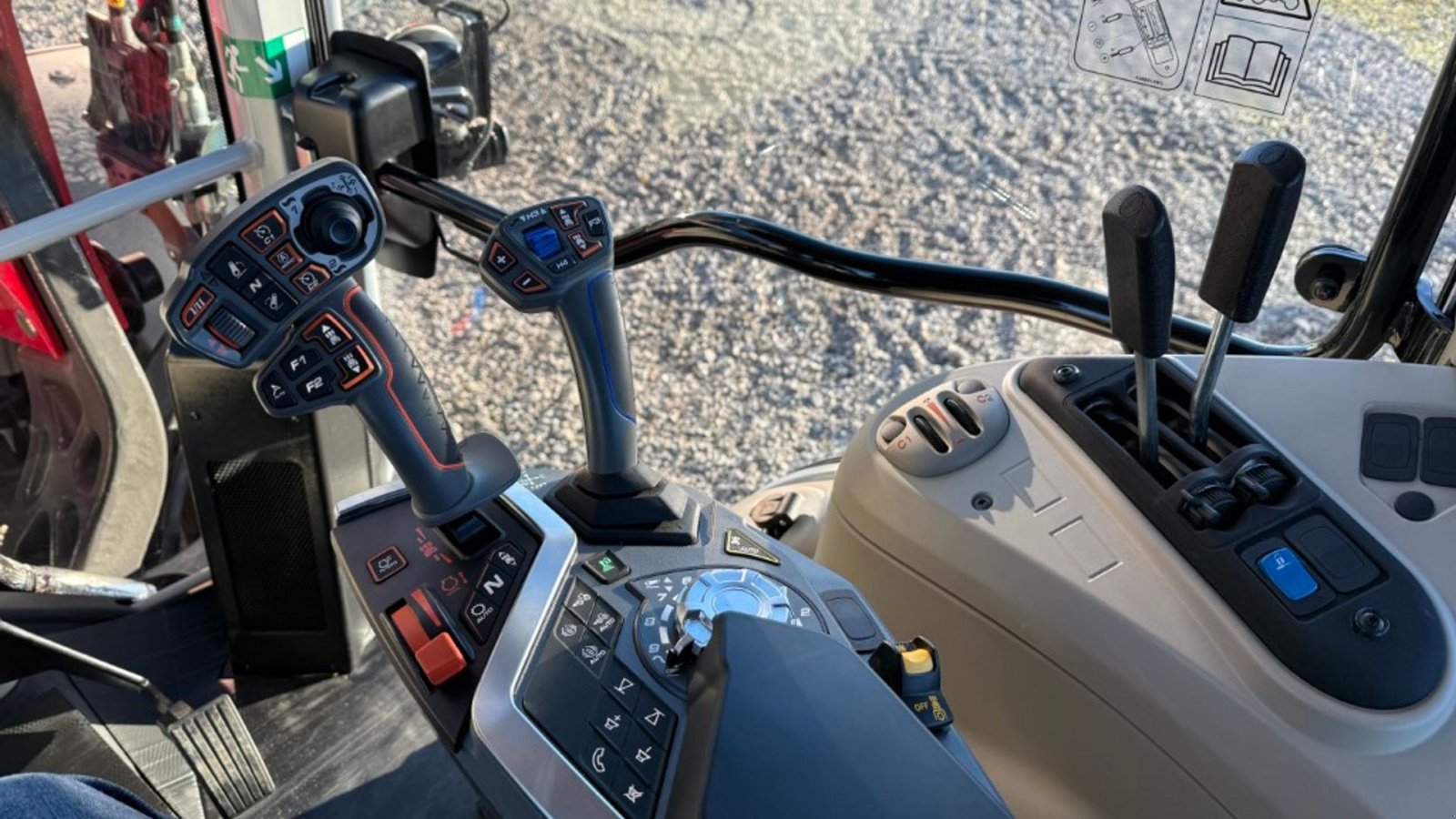 Traktor от тип Massey Ferguson 5S.125 Dyna-6 Efficient M/FL4121 læsser, Gebrauchtmaschine в Hadsten (Снимка 23)