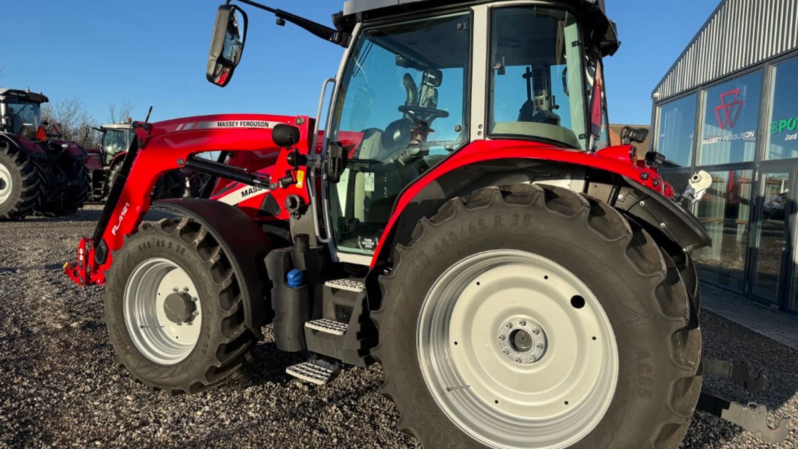 Traktor от тип Massey Ferguson 5S.125 Dyna-6 Efficient M/FL4121 læsser, Gebrauchtmaschine в Hadsten (Снимка 3)