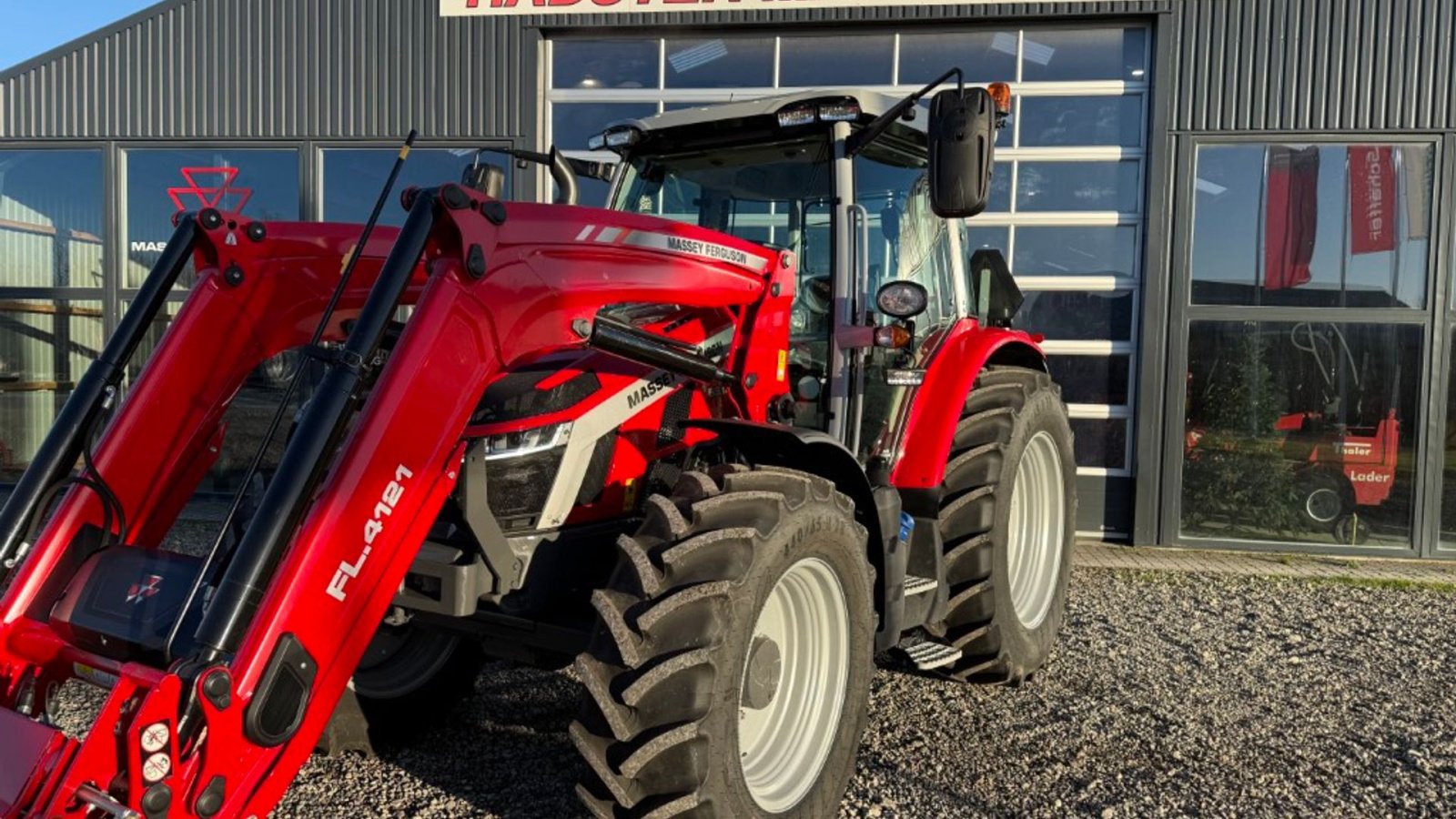 Traktor от тип Massey Ferguson 5S.125 Dyna-6 Efficient M/FL4121 læsser, Gebrauchtmaschine в Hadsten (Снимка 2)