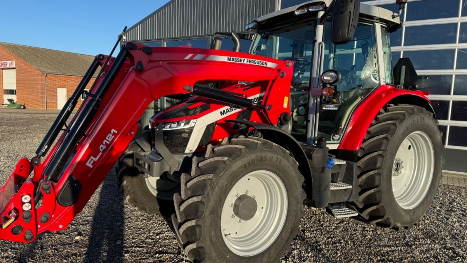 Traktor от тип Massey Ferguson 5S.125 Dyna-6 Efficient M/FL4121 læsser, Gebrauchtmaschine в Hadsten (Снимка 1)