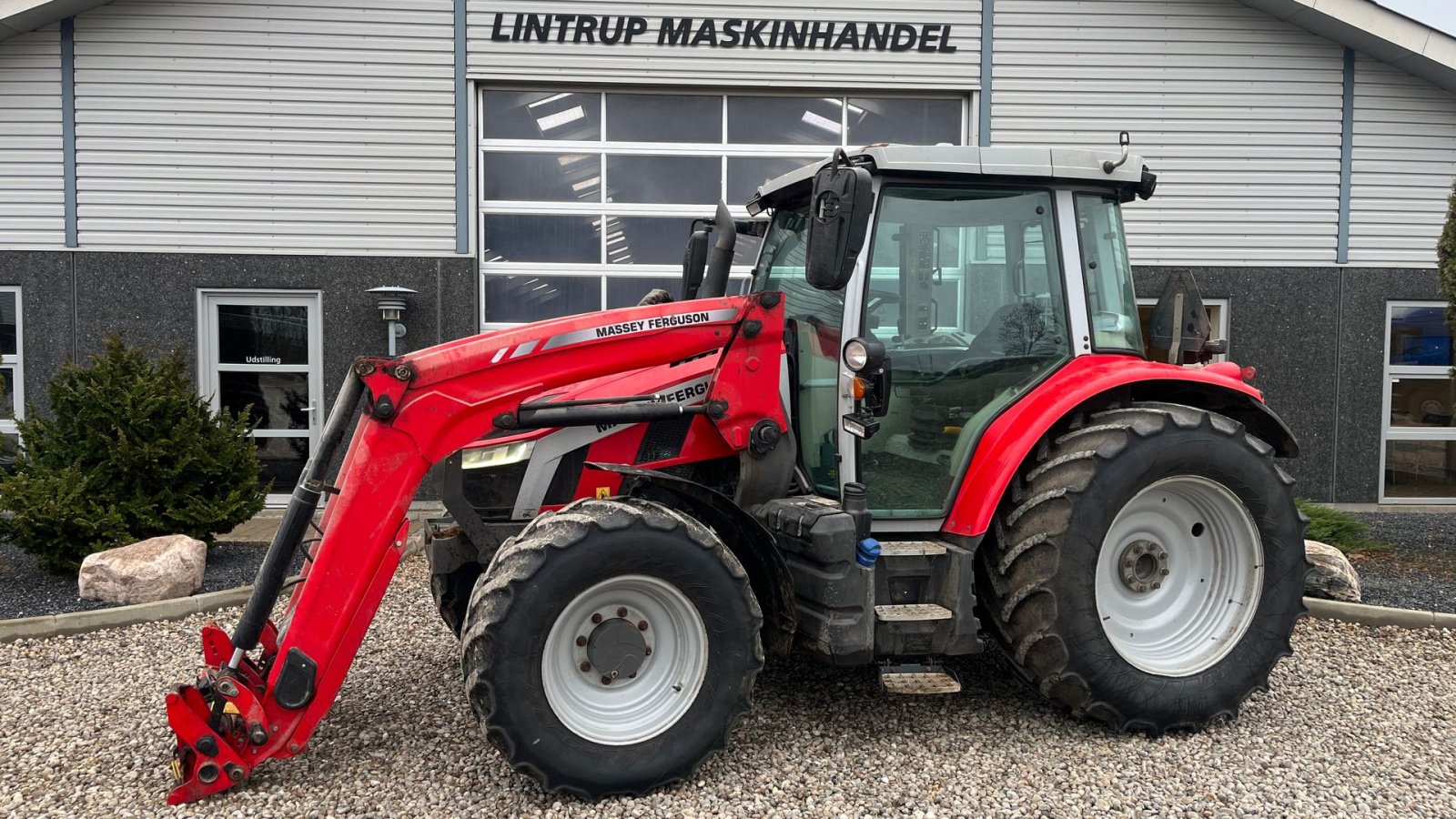 Traktor tip Massey Ferguson 5S.125 Dyna4 med frontlæsser, Gebrauchtmaschine in Lintrup (Poză 1)
