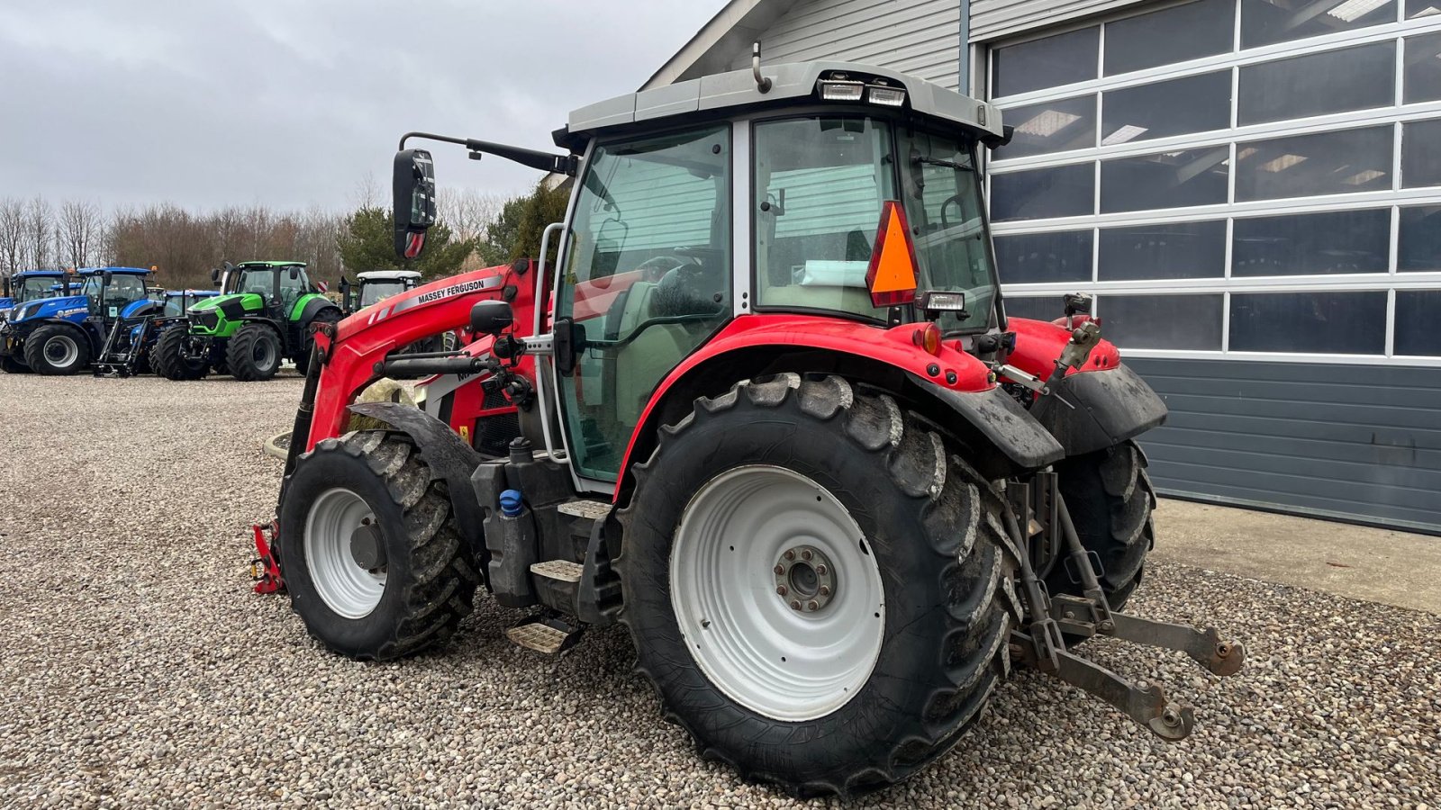 Traktor tip Massey Ferguson 5S.125 Dyna4 med frontlæsser, Gebrauchtmaschine in Lintrup (Poză 3)