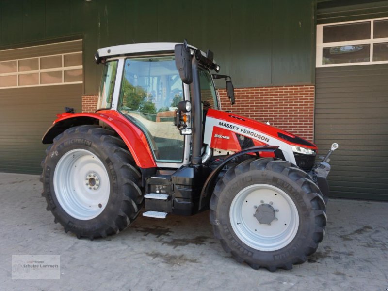 Traktor типа Massey Ferguson 5s125 Dyna4, Gebrauchtmaschine в Borken