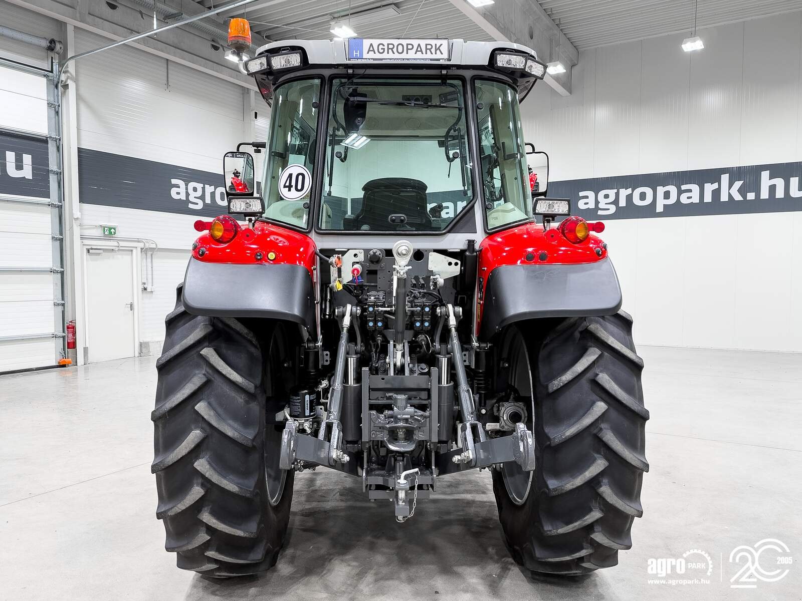 Traktor des Typs Massey Ferguson 5S.135, Gebrauchtmaschine in Csengele (Bild 5)