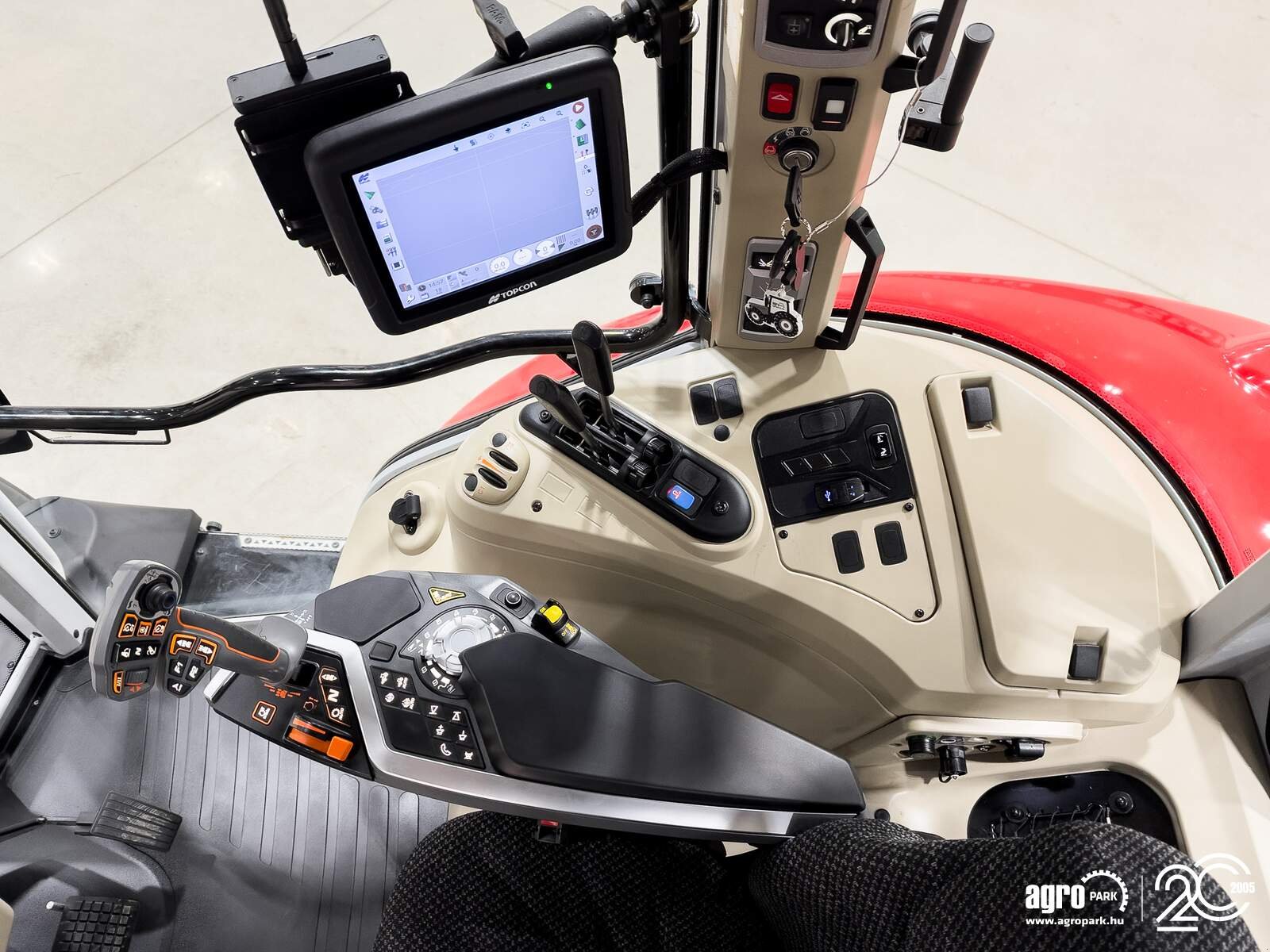 Traktor des Typs Massey Ferguson 5S.135, Gebrauchtmaschine in Csengele (Bild 9)