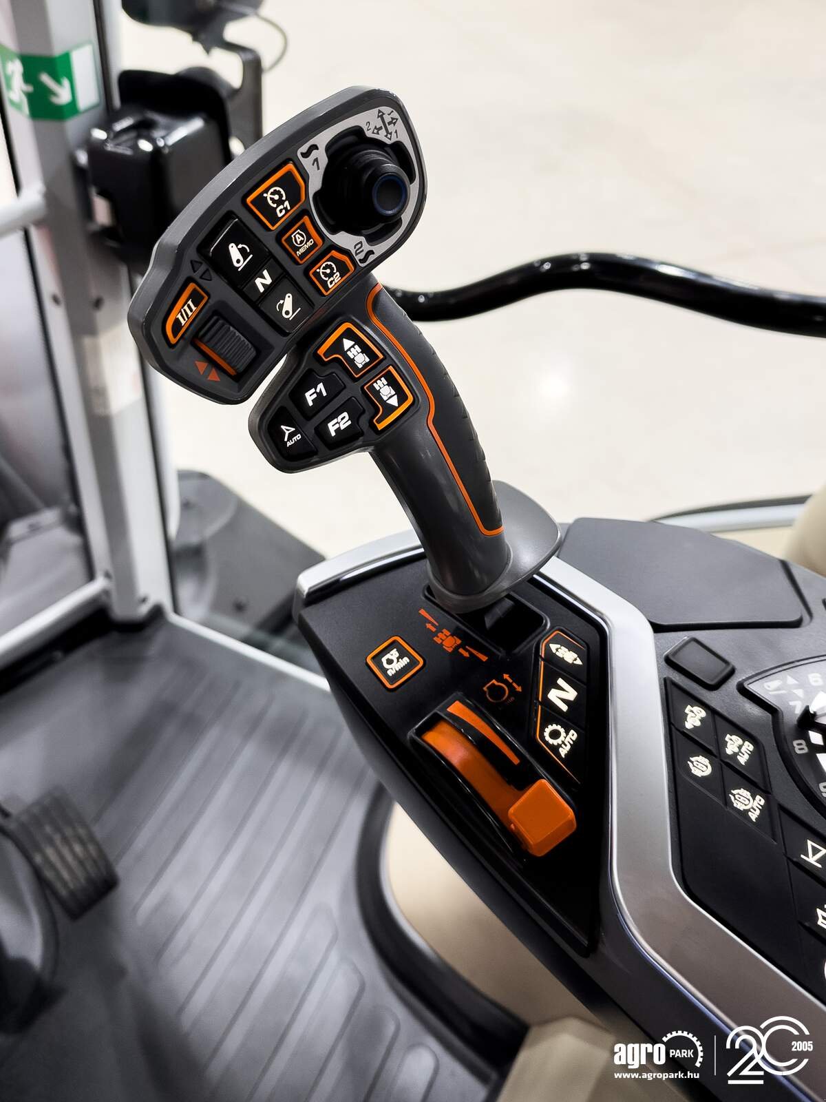 Traktor des Typs Massey Ferguson 5S.135, Gebrauchtmaschine in Csengele (Bild 13)