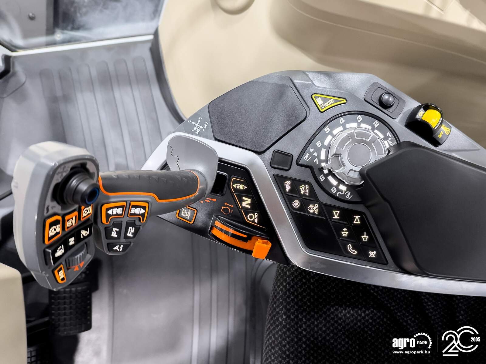 Traktor des Typs Massey Ferguson 5S.135, Gebrauchtmaschine in Csengele (Bild 14)