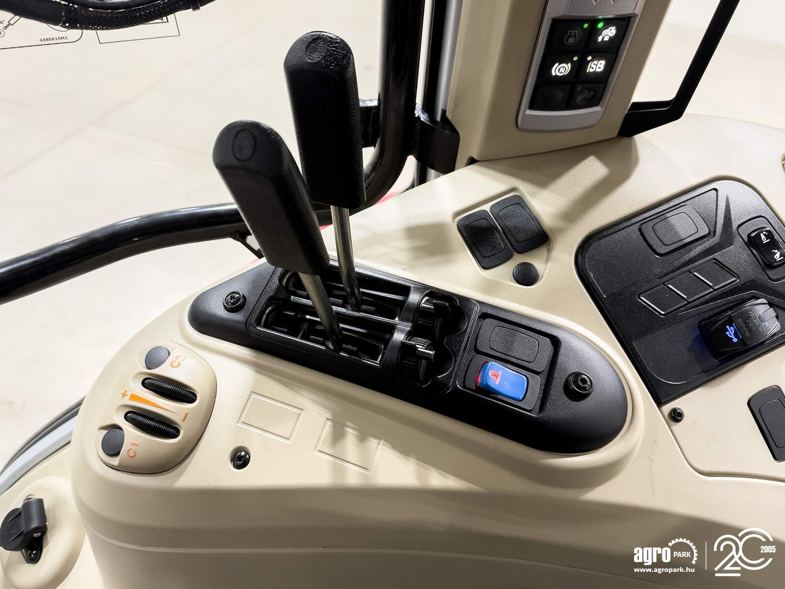 Traktor des Typs Massey Ferguson 5S.135, Gebrauchtmaschine in Csengele (Bild 16)