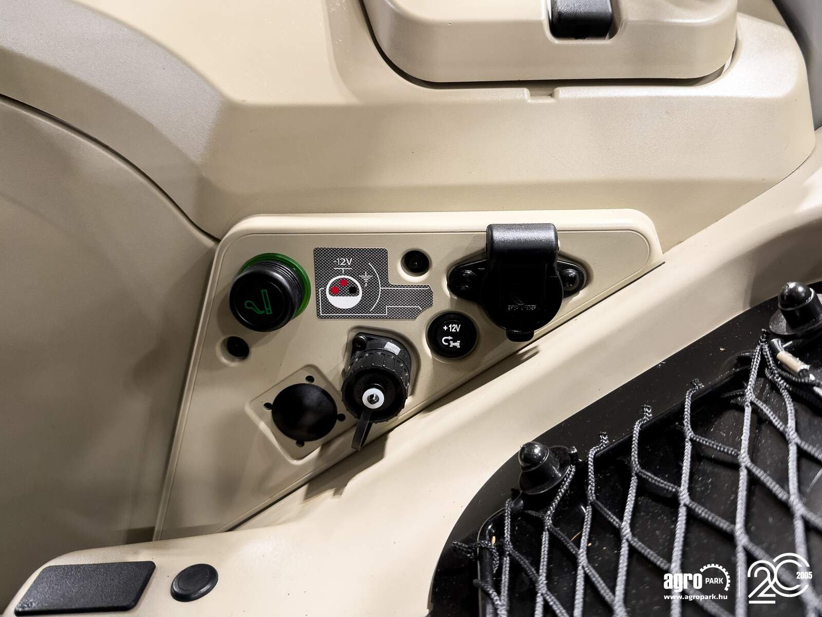 Traktor des Typs Massey Ferguson 5S.135, Gebrauchtmaschine in Csengele (Bild 18)