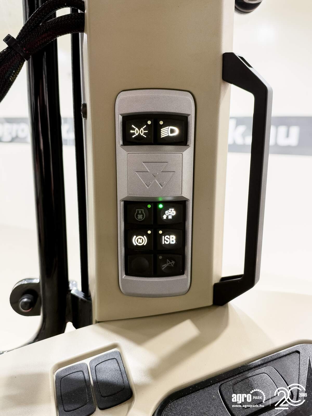 Traktor des Typs Massey Ferguson 5S.135, Gebrauchtmaschine in Csengele (Bild 24)