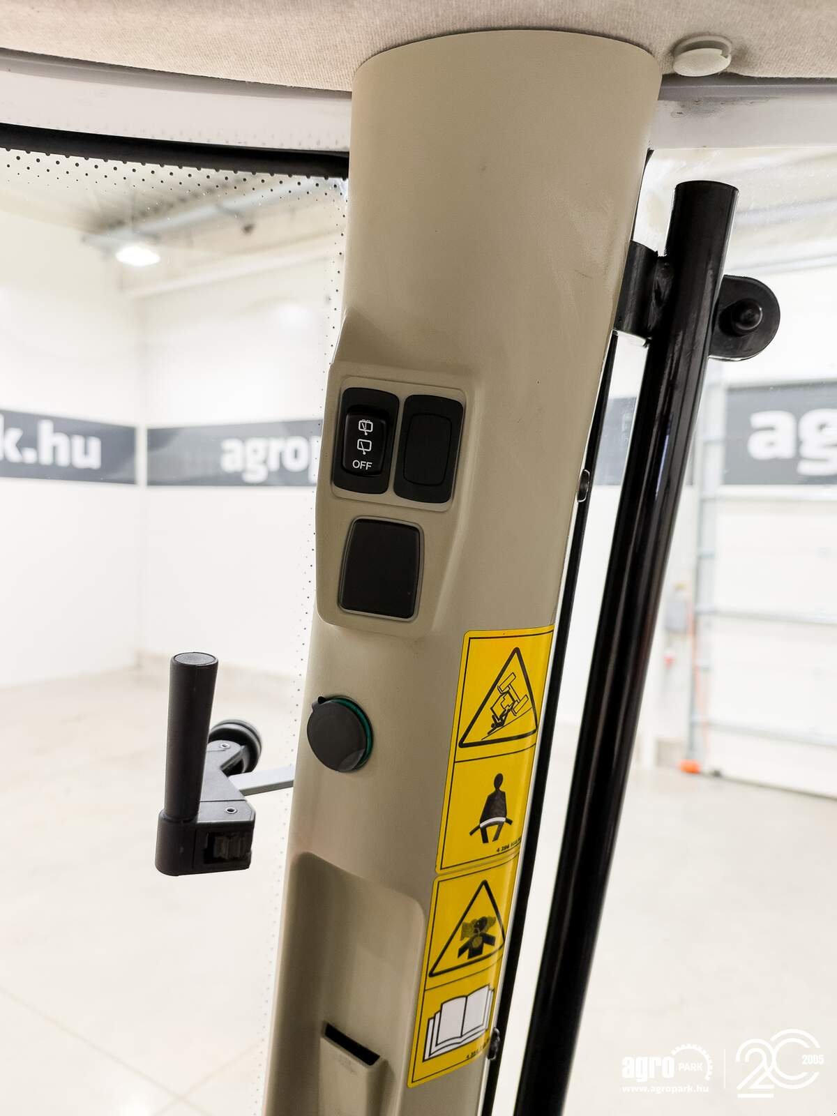 Traktor des Typs Massey Ferguson 5S.135, Gebrauchtmaschine in Csengele (Bild 25)