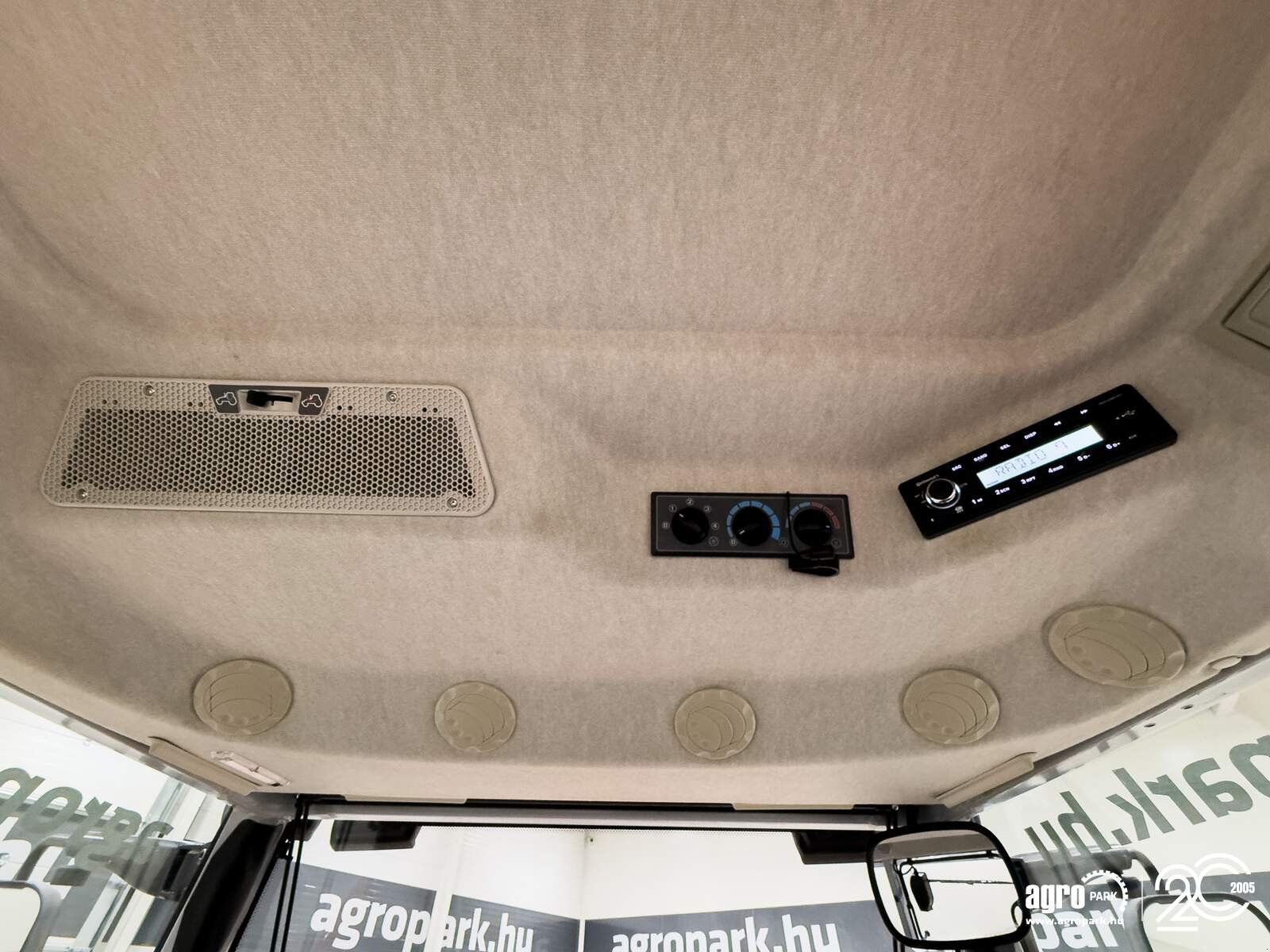 Traktor des Typs Massey Ferguson 5S.135, Gebrauchtmaschine in Csengele (Bild 26)