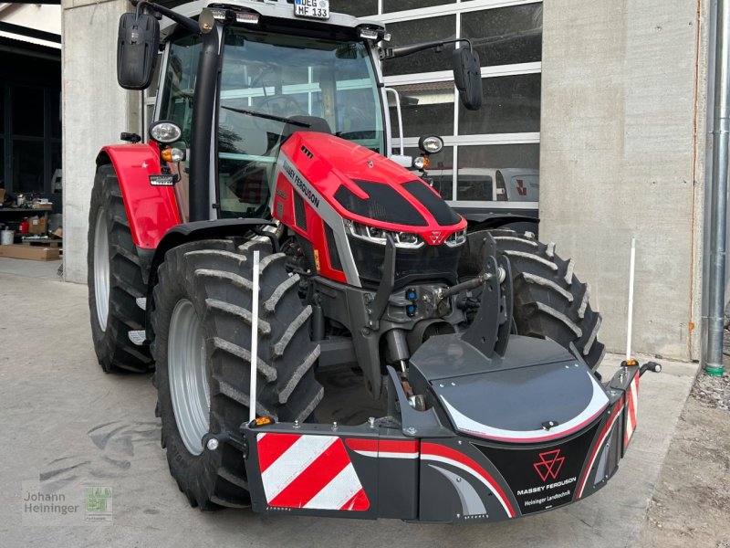 Traktor des Typs Massey Ferguson 5S.135, Gebrauchtmaschine in Offenberg (Bild 1)