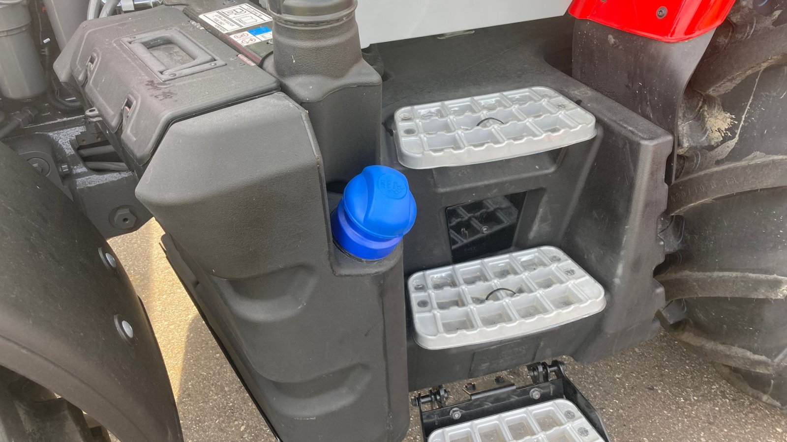 Traktor of the type Massey Ferguson 5S.145 Exclusive  Dyna-6 Exclusive, Gebrauchtmaschine in Roskilde (Picture 10)