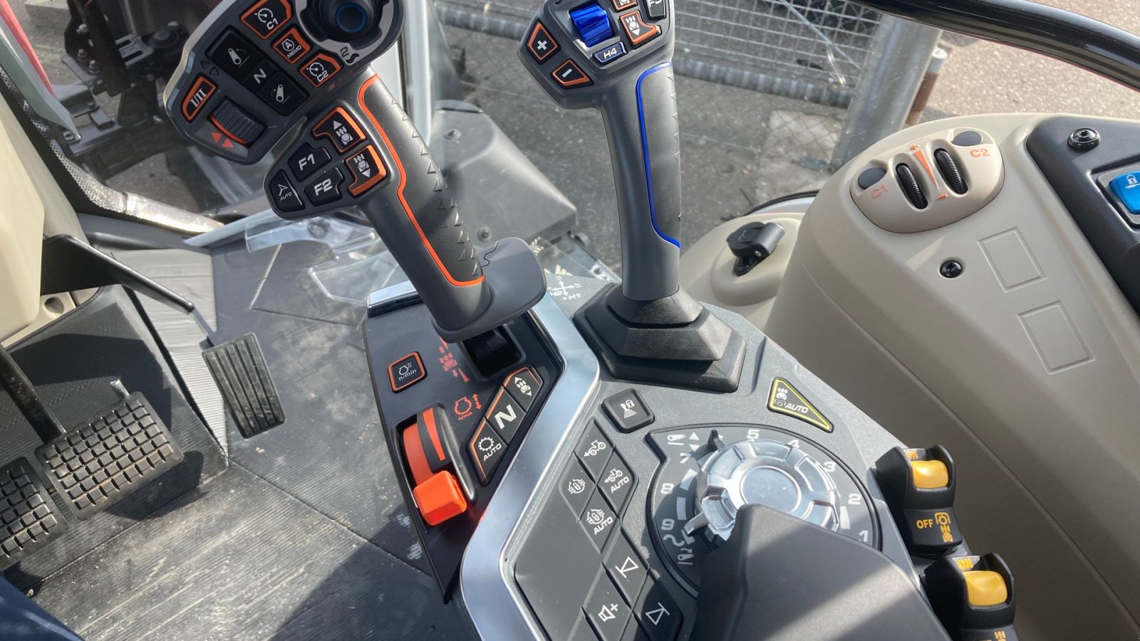 Traktor of the type Massey Ferguson 5S.145 Exclusive  Dyna-6 Exclusive, Gebrauchtmaschine in Roskilde (Picture 16)