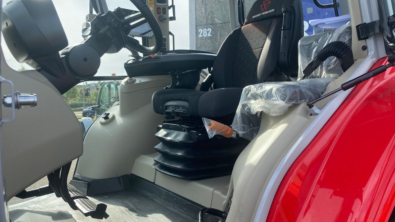 Traktor типа Massey Ferguson 5S.145 Exclusive  Dyna-6 Exclusive, Gebrauchtmaschine в Roskilde (Фотография 11)