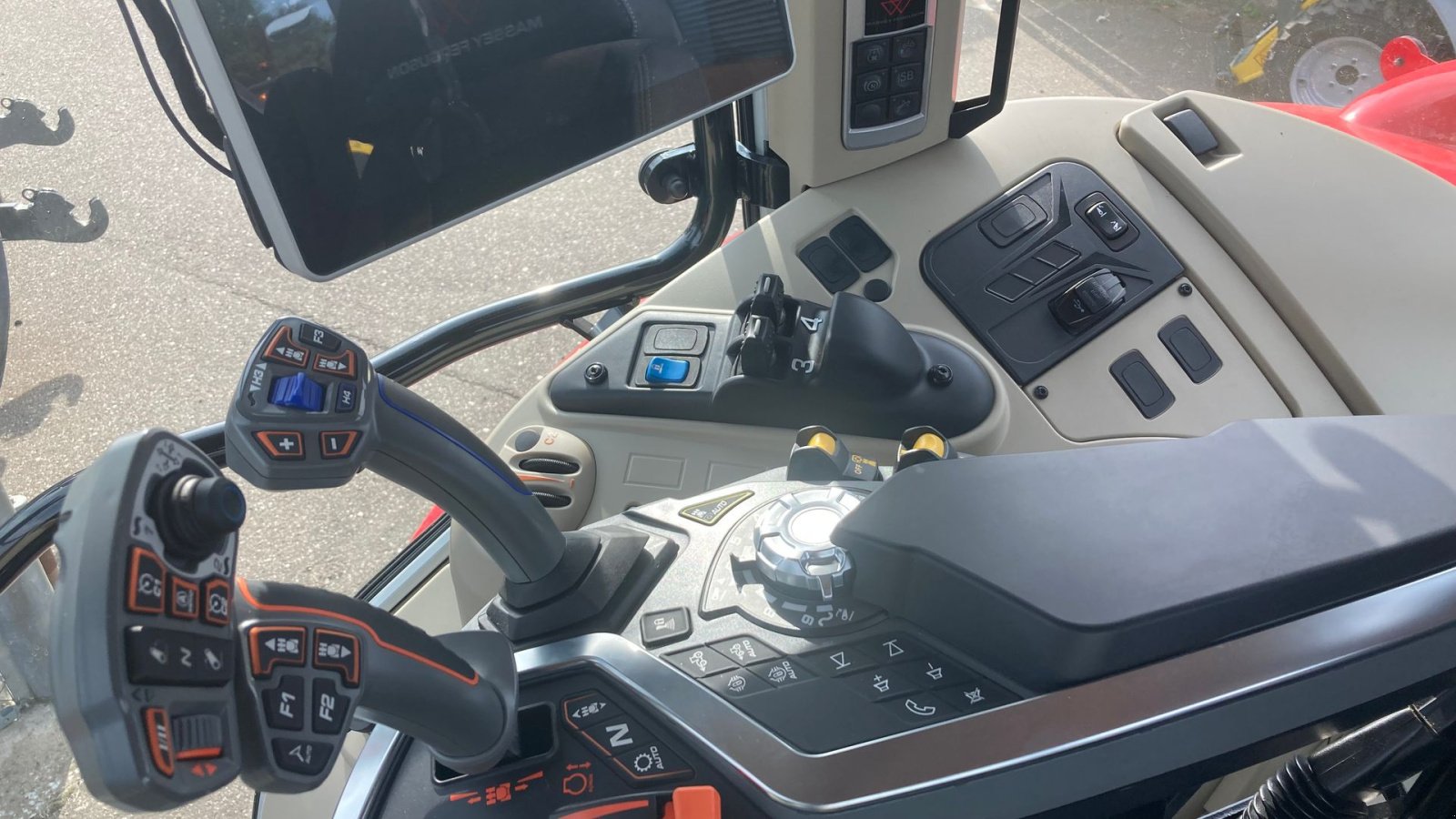 Traktor типа Massey Ferguson 5S.145 Exclusive  Dyna-6 Exclusive, Gebrauchtmaschine в Roskilde (Фотография 15)