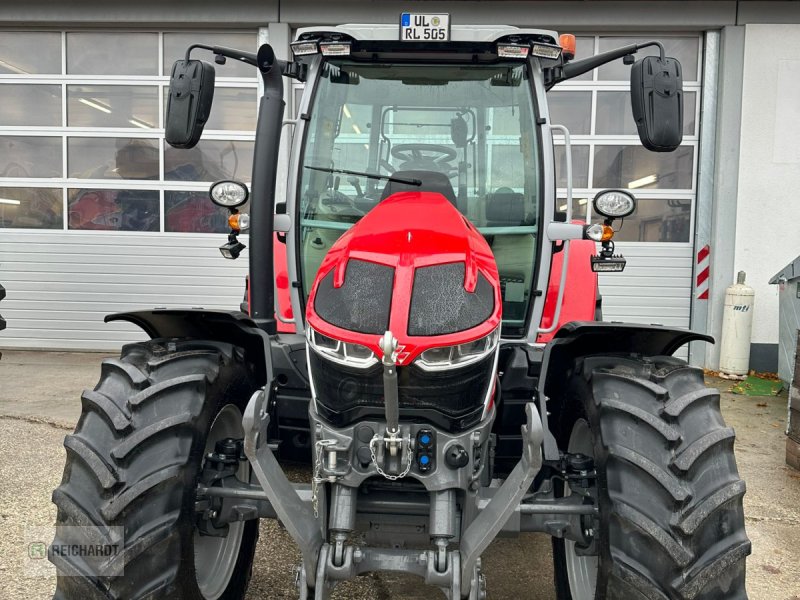 Traktor des Typs Massey Ferguson 5S.145, Neumaschine in Altheim Alb (Bild 1)