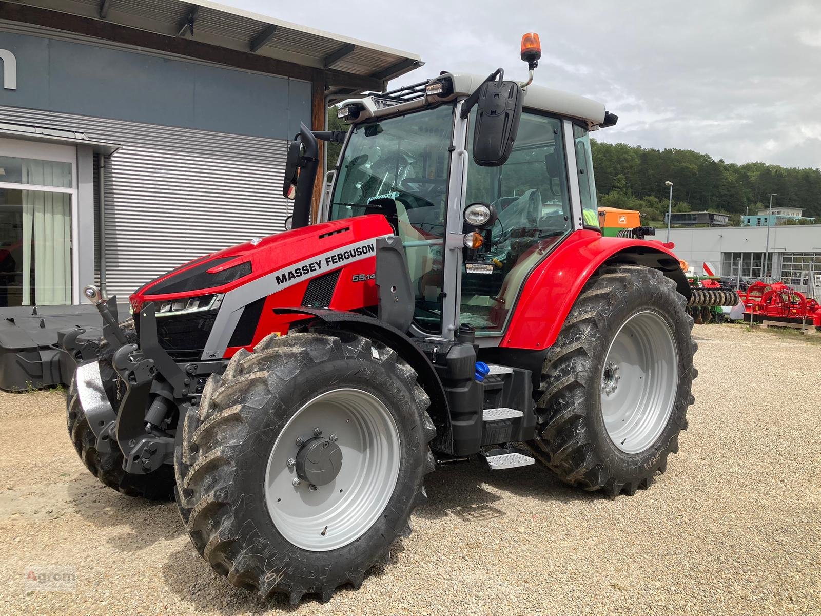 Traktor tip Massey Ferguson 5S.145, Neumaschine in Münsingen (Poză 1)