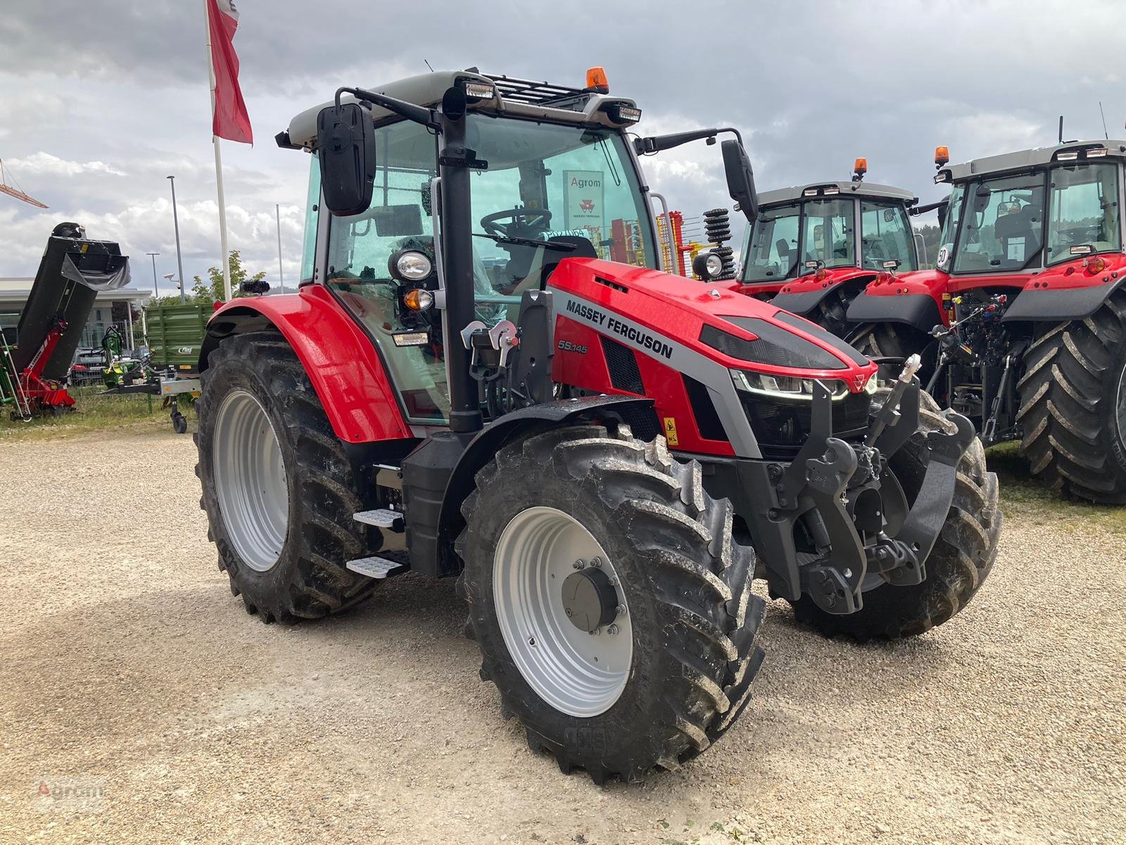 Traktor tip Massey Ferguson 5S.145, Neumaschine in Münsingen (Poză 2)