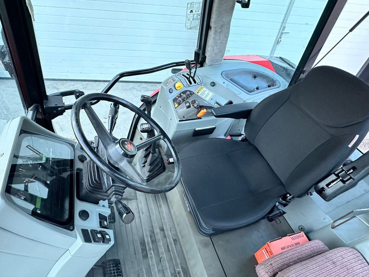 Traktor of the type Massey Ferguson 6130, Gebrauchtmaschine in Linde (dr) (Picture 3)