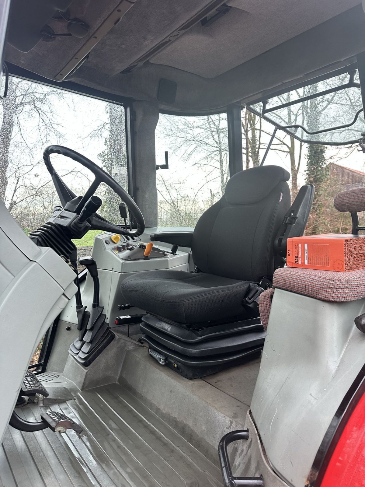 Traktor des Typs Massey Ferguson 6130, Gebrauchtmaschine in Rossum (Bild 9)