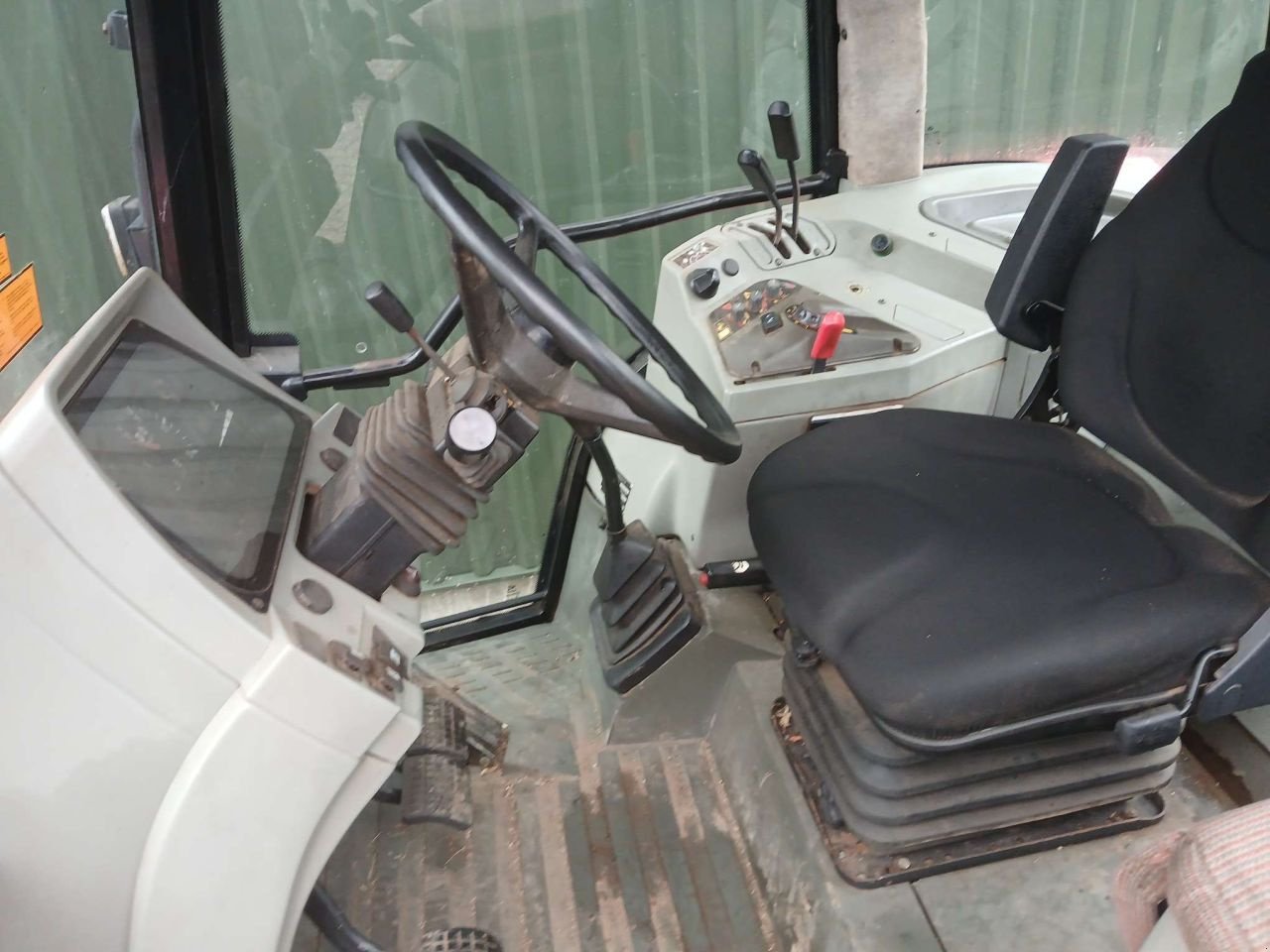 Traktor типа Massey Ferguson 6150, Gebrauchtmaschine в Loosbroek (Фотография 5)