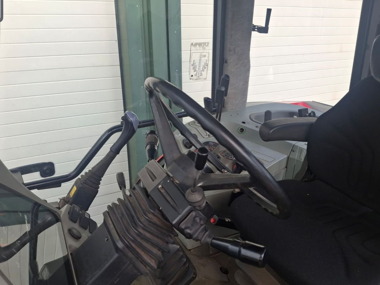 Traktor типа Massey Ferguson 6160 Dynashift, Gebrauchtmaschine в Witte paarden (Фотография 10)