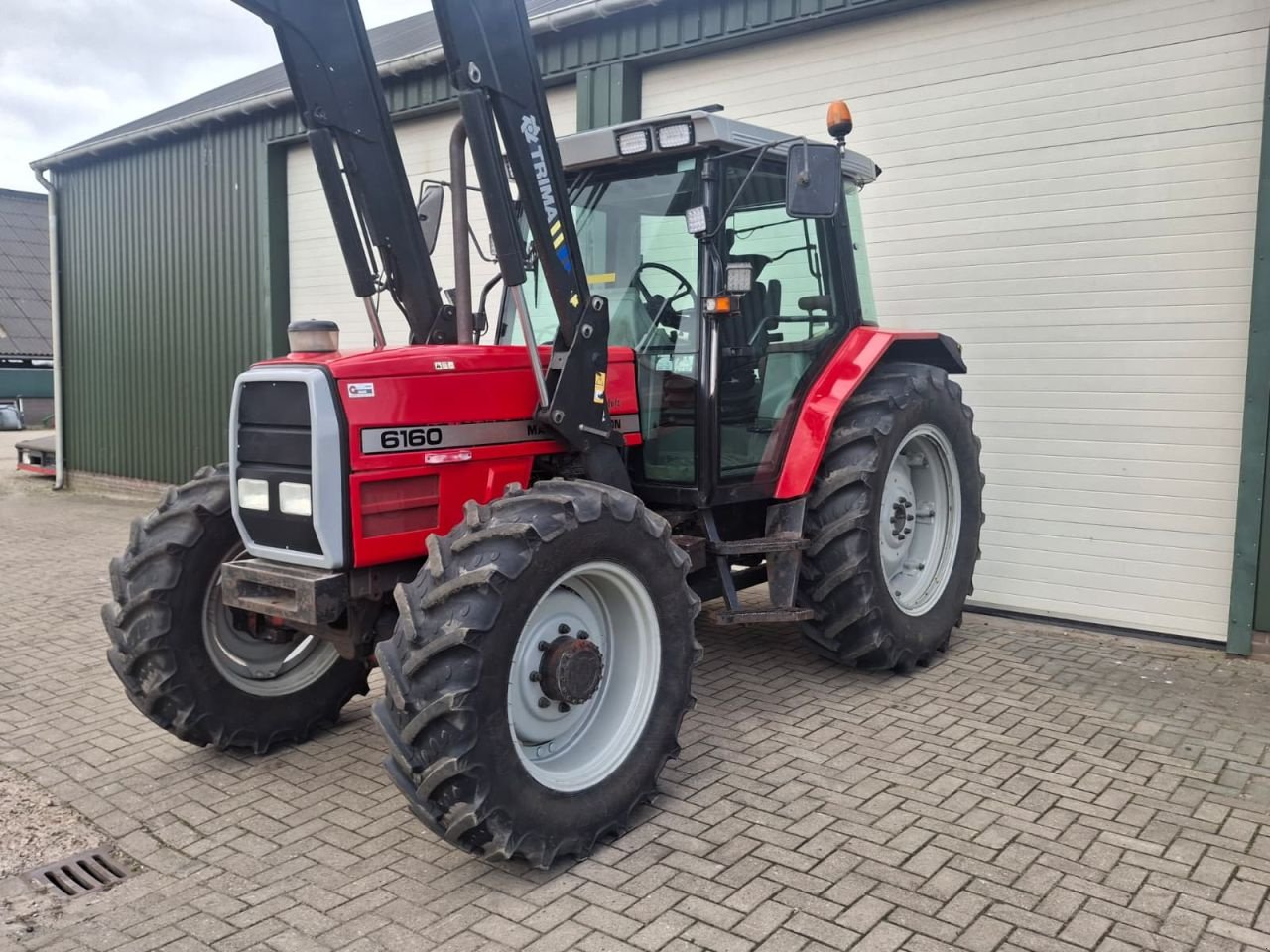 Traktor типа Massey Ferguson 6160 Dynashift, Gebrauchtmaschine в Witte paarden (Фотография 3)