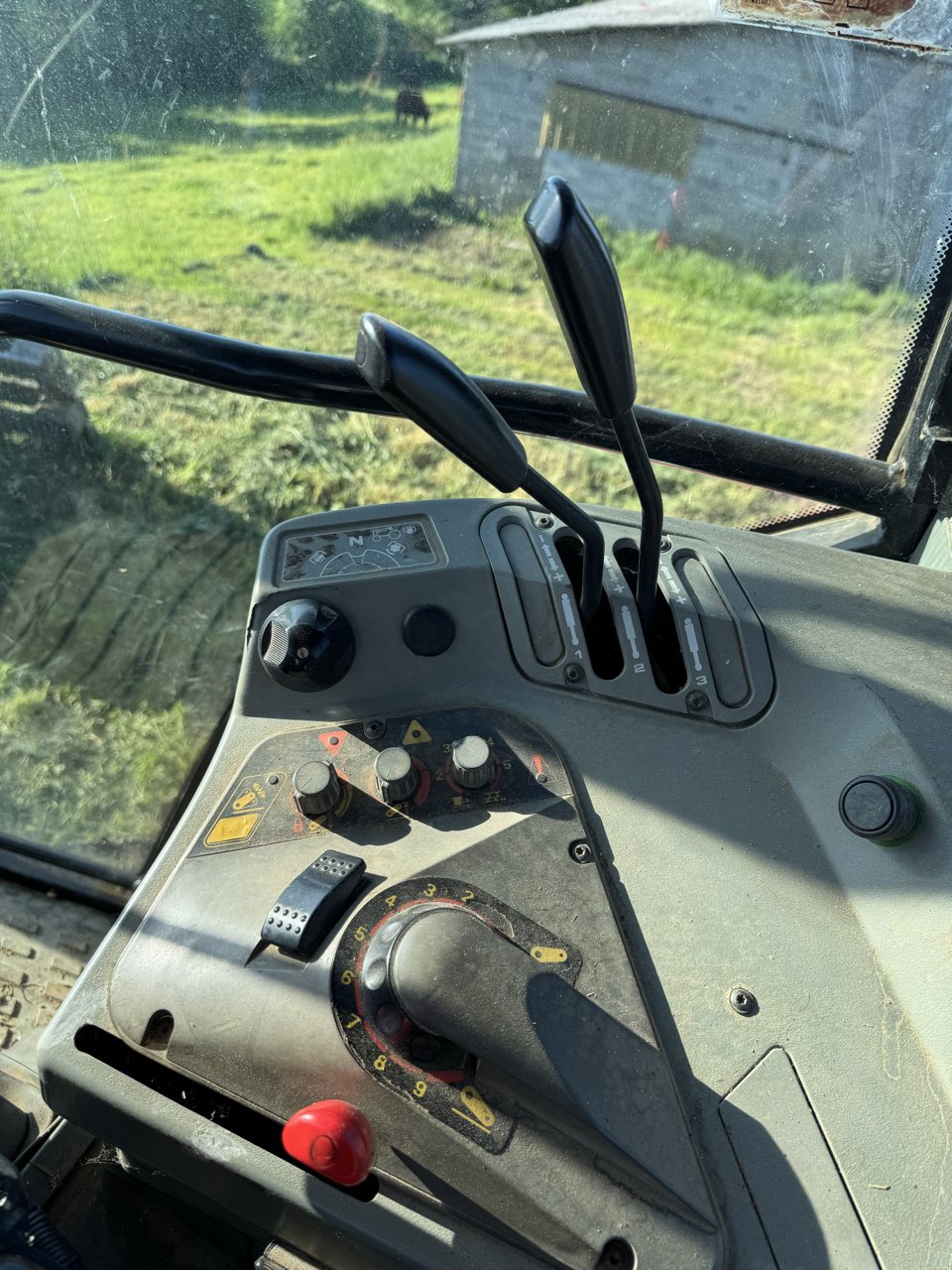 Traktor типа Massey Ferguson 6160, Gebrauchtmaschine в LACAPELLE-MARIVAL (Фотография 3)