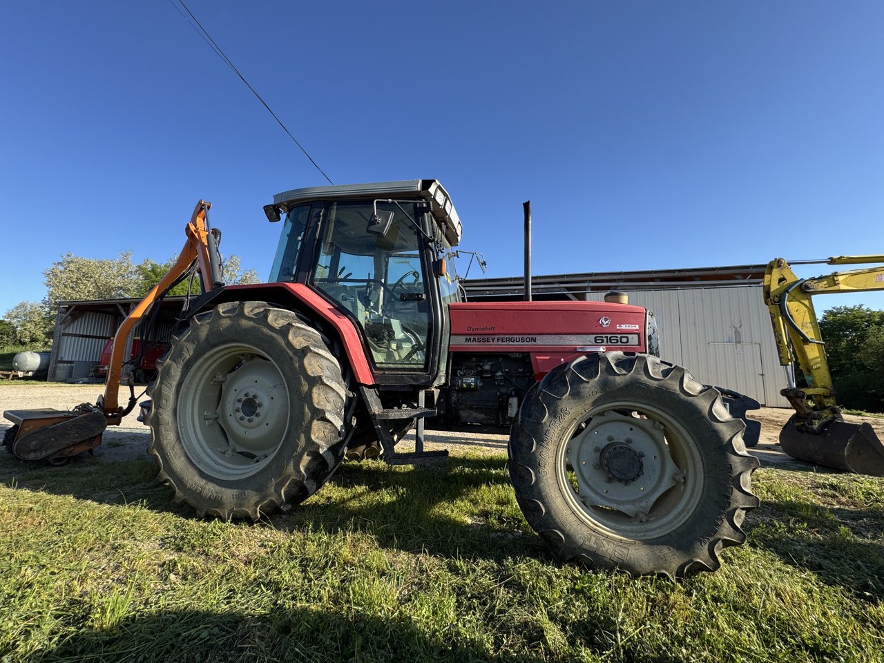 Traktor типа Massey Ferguson 6160, Gebrauchtmaschine в LACAPELLE-MARIVAL (Фотография 2)